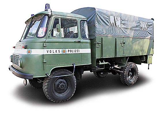 Robur LO 2002 A  Volkspolizei