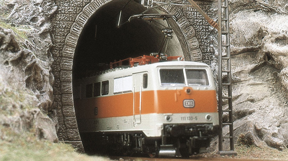 2 portali tunnel per catenaria binario singolo