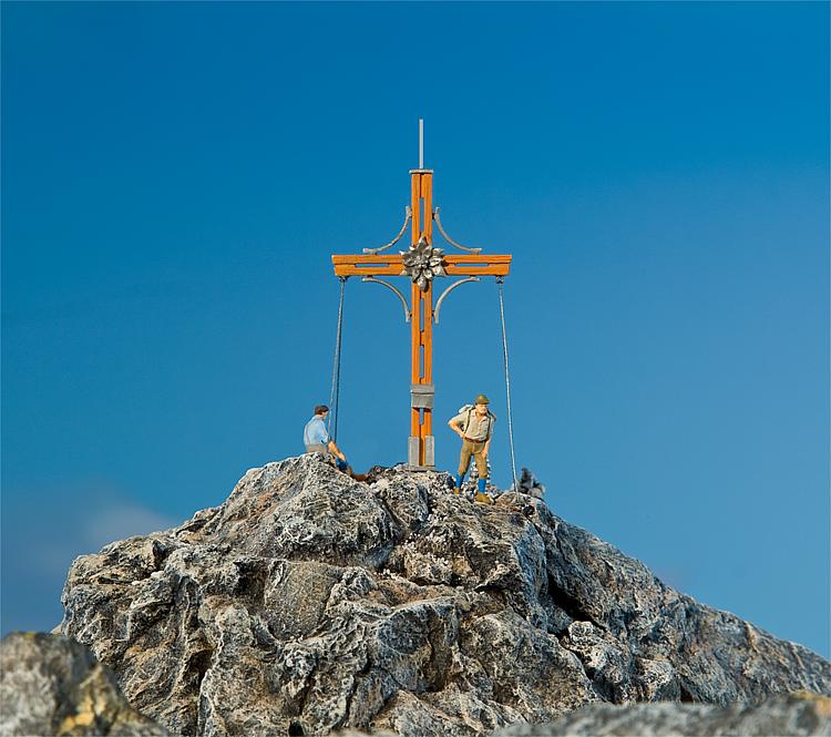 Croce sommitale con punta di montagna