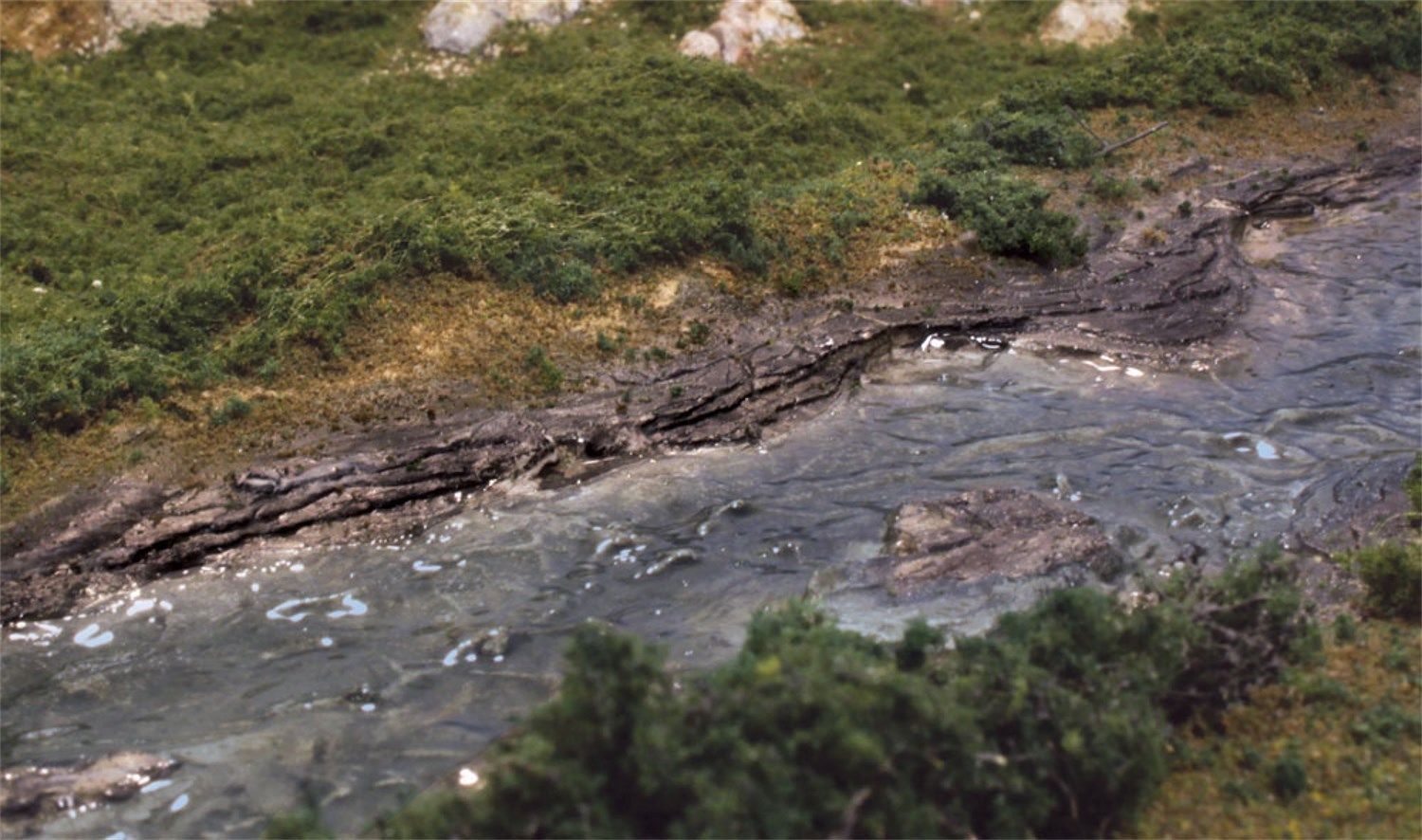 Stampo rocce bordo fiume