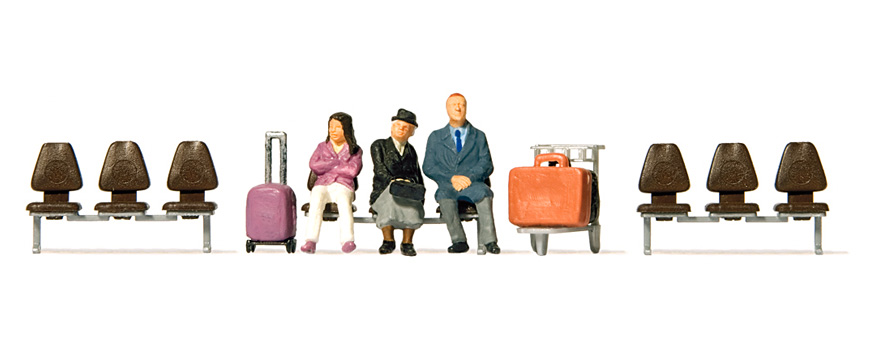 Viaggiatori su sedili e valigie